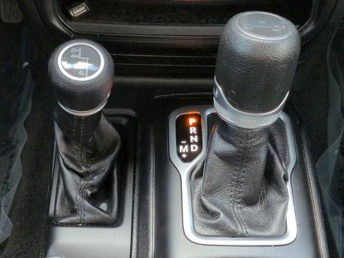 Used 2019 Jeep Wrangler Unlimited Sport S AWD/4WD image 19