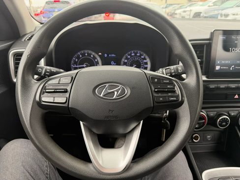 Used 2020 Hyundai Venue SE FWD image 17