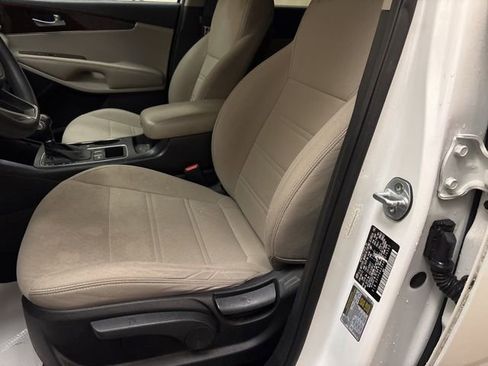 Used 2016 Kia Sorento LX image 10