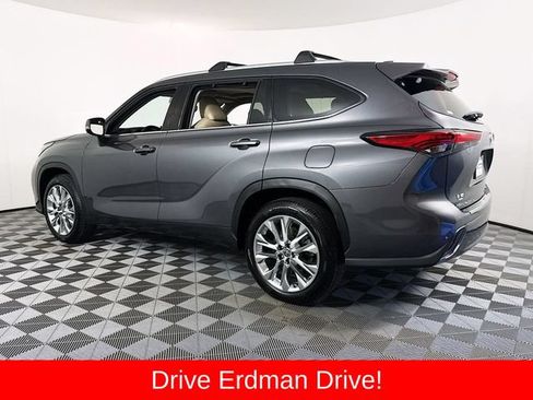 Used 2023 Toyota Highlander Limited FWD image 21