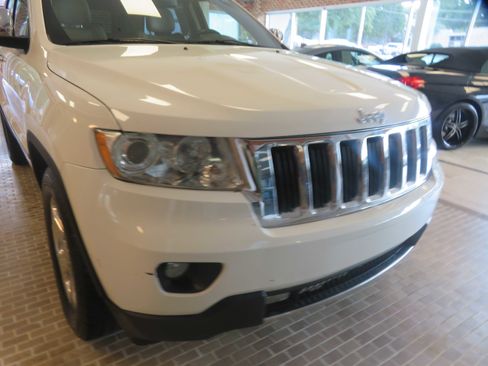 Used 2011 Jeep Grand Cherokee Limited image 55