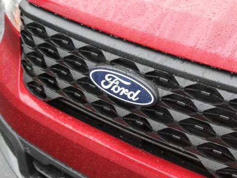 New 2025 Ford Maverick XLT w/ Equipment Group 301A image 9