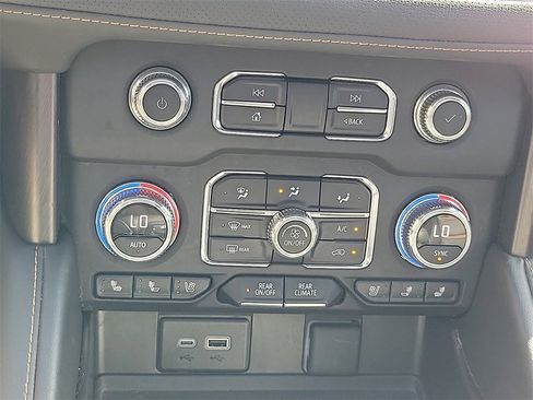 Used 2023 GMC Yukon AT4 image 10