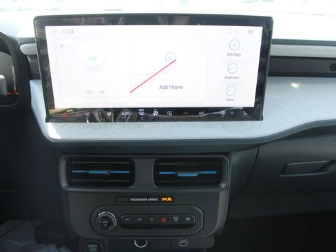 New 2025 Ford Maverick XLT w/ XLT Luxury Package FWD image 39