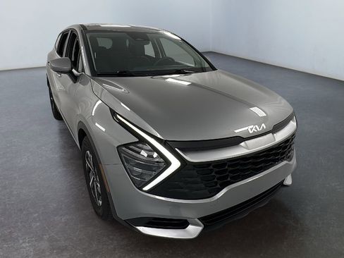 Used 2024 Kia Sportage LX image 1