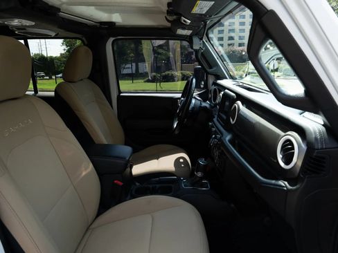 Used 2020 Jeep Wrangler Unlimited Sahara AWD/4WD image 19