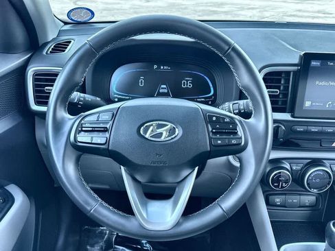 Used 2025 Hyundai Venue SEL FWD image 15