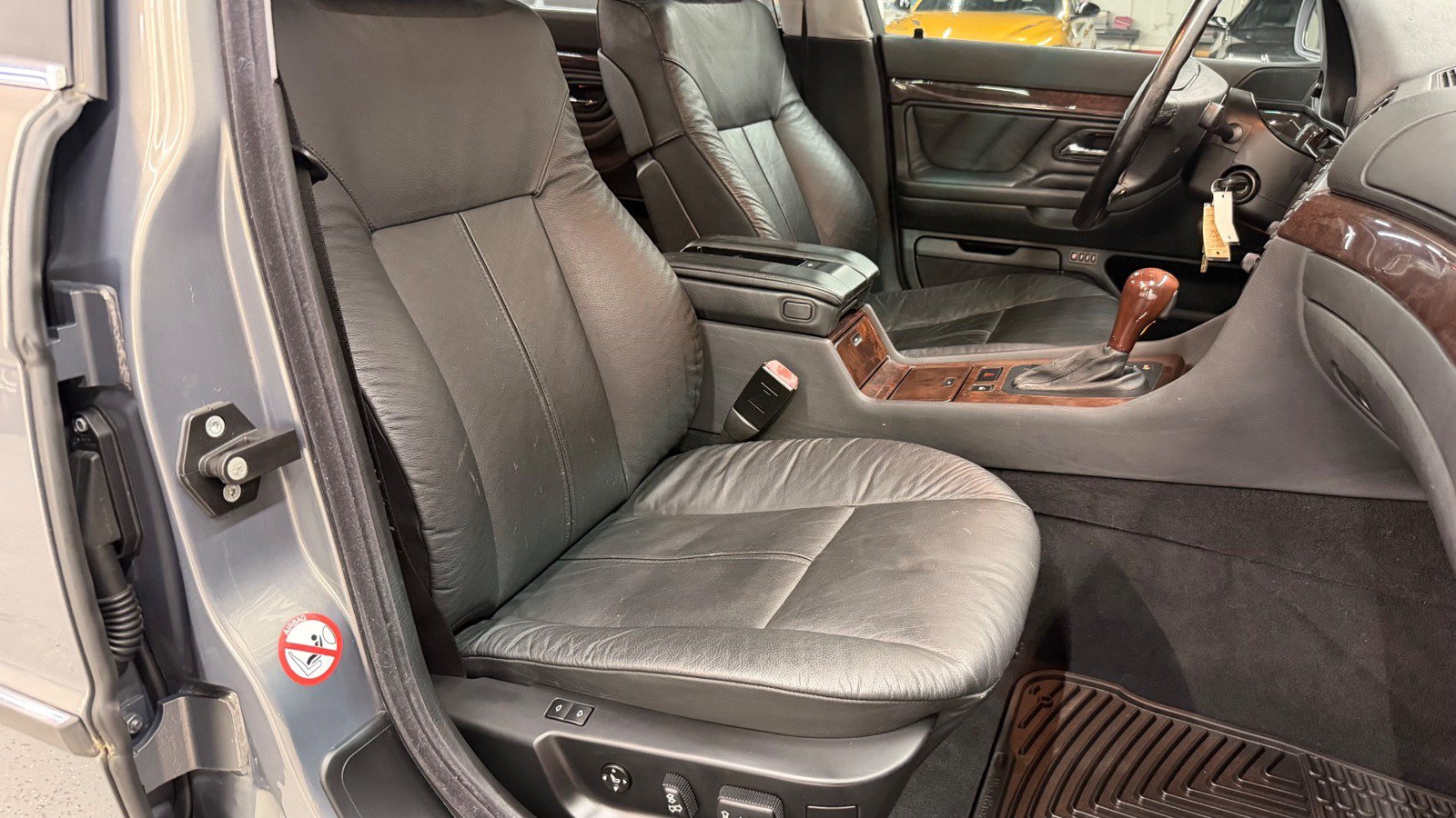 Used 2001 BMW 740iL RWD image 32