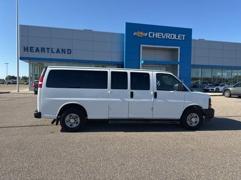 Used 2017 Chevrolet Express 3500 LS w/ Cold Climate Package image 7