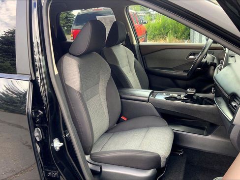 Used 2023 Nissan Rogue SV FWD image 7