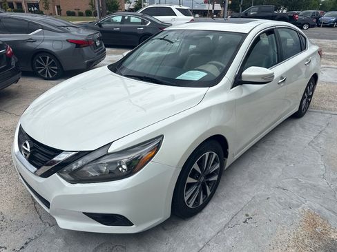 Used 2016 Nissan Altima 2.5 SL w/ 2.5 Technology w/LED Package FWD image 1