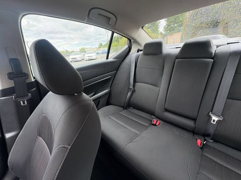 Used 2025 Nissan Altima 2.5 SV FWD image 39
