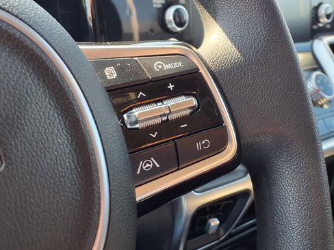 Used 2023 Kia Sorento LX image 24