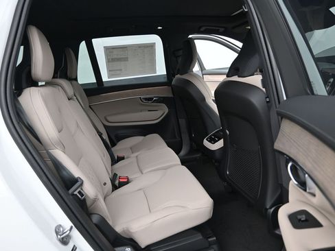 New 2026 Volvo XC90 B6 Plus w/ Protection Package Premier AWD/4WD image 17