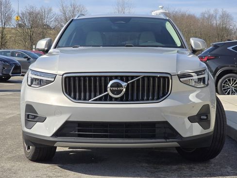 Used 2023 Volvo XC40 B5 Plus w/ Protection Package Premier image 3