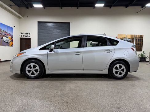 Used 2014 Toyota Prius Two image 8
