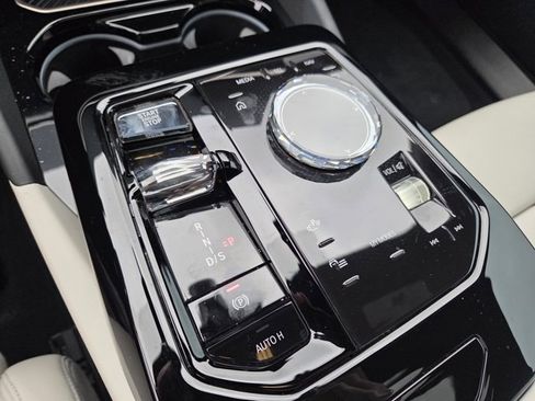 Used 2024 BMW 530i xDrive w/ Executive Package image 11