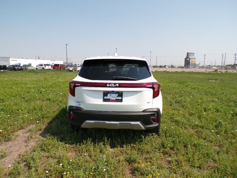 Used 2026 Kia Seltos LX AWD/4WD image 6