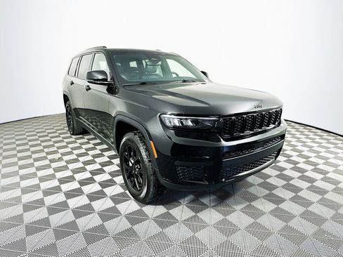Certified 2024 Jeep Grand Cherokee L Altitude image 2