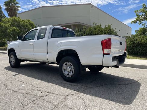 Used 2016 Toyota Tacoma SR w/ SR Convenience Package RWD image 5