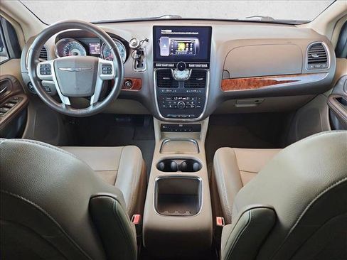 Used 2015 Chrysler Town & Country Touring-L w/ Driver Convenience Group FWD image 18