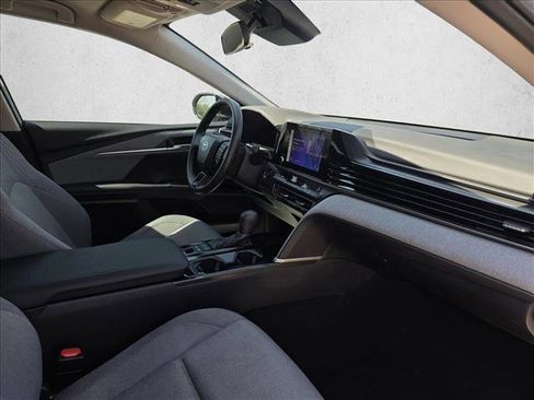 Used 2025 Toyota Camry LE image 9