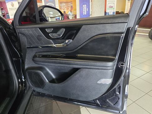 Used 2021 Lincoln Corsair AWD w/ Premium Package image 13