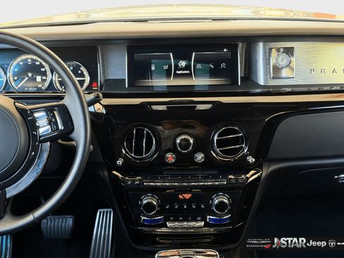 Used 2022 Rolls-Royce Phantom Sedan RWD image 15