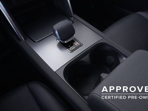 Used 2025 Land Rover Discovery Sport S image 14