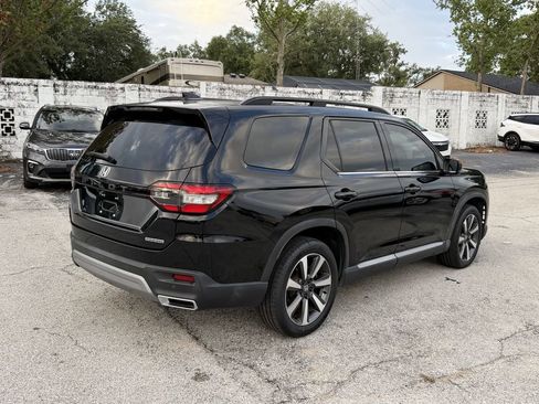 Used 2023 Honda Pilot Touring image 4