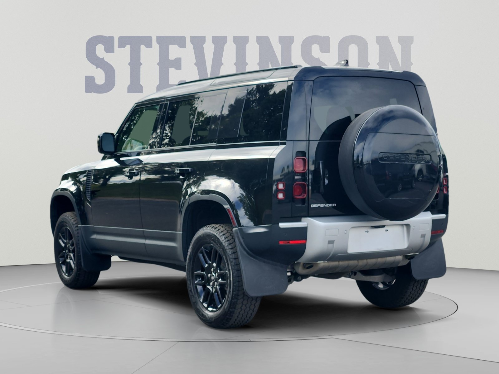 Used 2025 Land Rover Defender 110 S AWD/4WD image 3