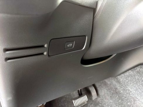 Used 2024 Volvo XC40 Recharge Core w/ Protection Package Premier image 14