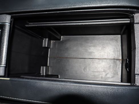 Used 2023 Toyota Highlander XLE image 29