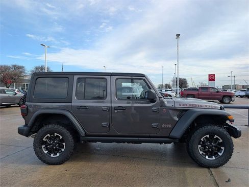 Used 2025 Jeep Wrangler Unlimited Rubicon image 3