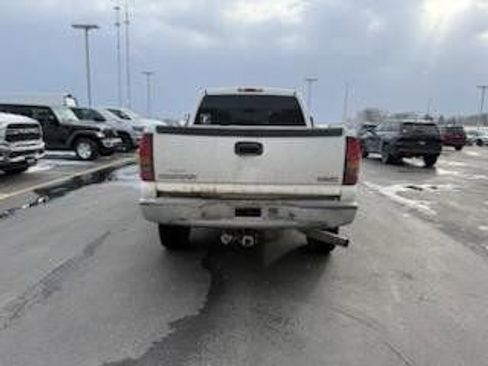 Used 2006 GMC Sierra 2500 SLT w/ Heavy-Duty Power Package image 3