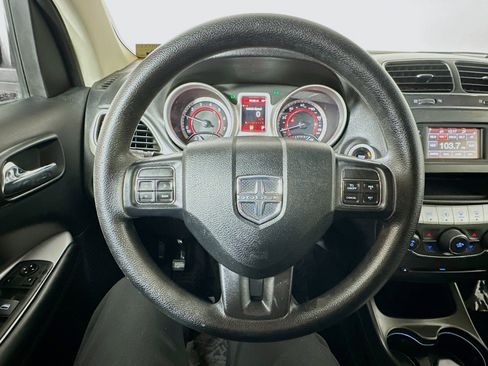 Used 2019 Dodge Journey SE FWD image 11