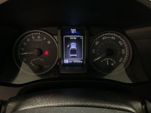 Used 2016 Toyota Tacoma TRD Sport w/ Towing Package image 23