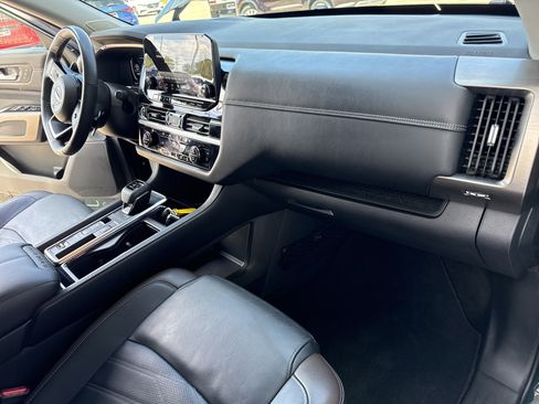 Used 2024 Nissan Pathfinder Platinum w/ Cargo Package FWD image 16