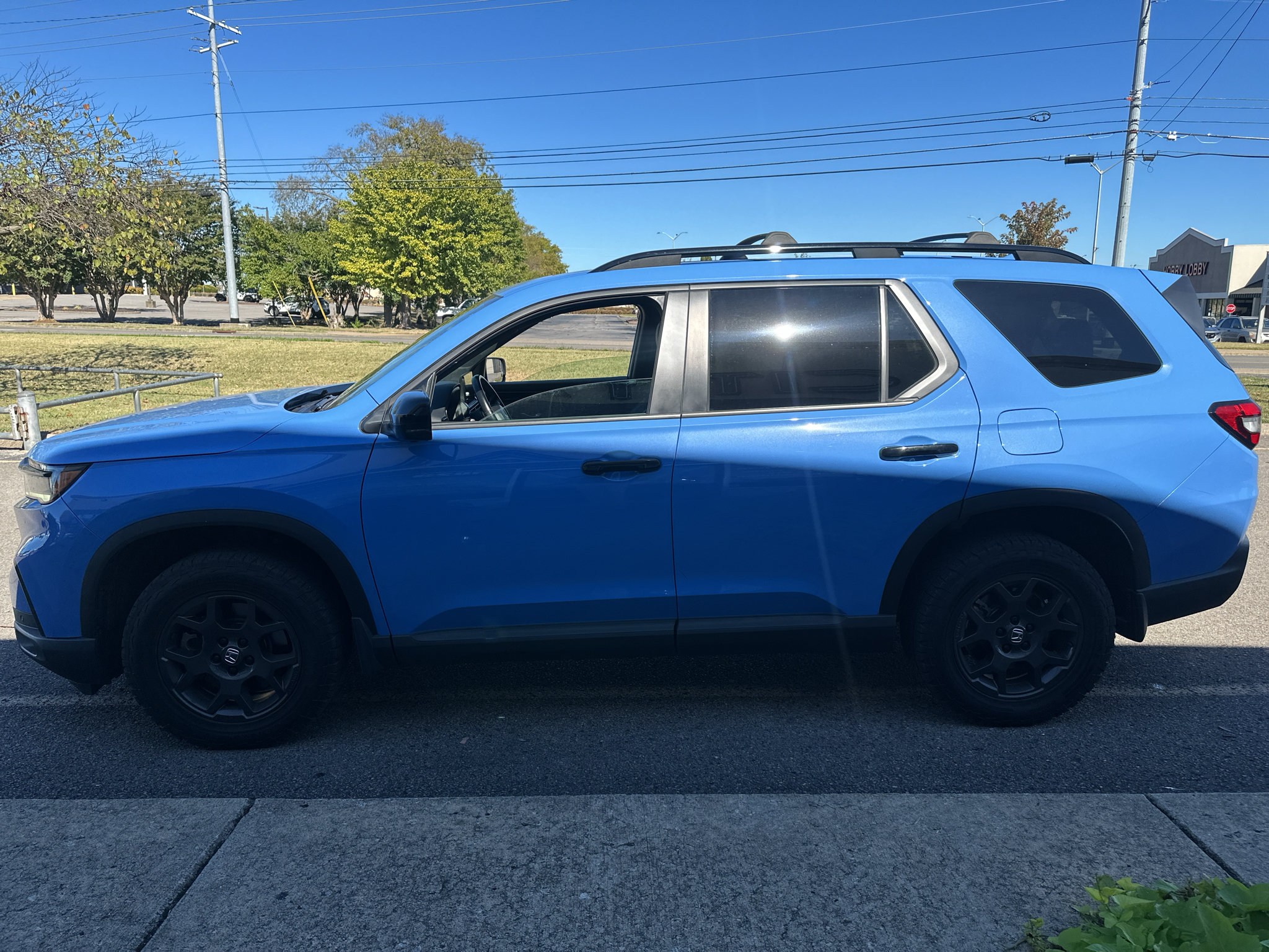 Used 2025 Honda Pilot TrailSport image 7