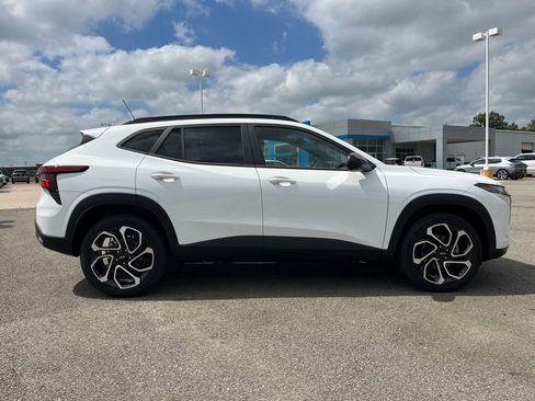 New 2026 Chevrolet Trax RS w/ Driver Confidence Package FWD image 6