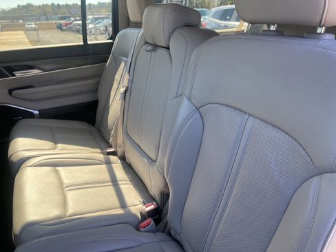 Used 2024 Jeep Wagoneer L Series II w/ Flexible Seating Group image 12