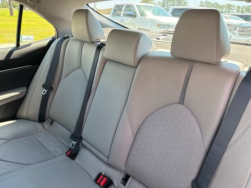 Used 2018 Toyota Camry XSE image 13