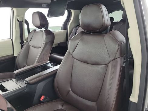 Used 2024 Toyota Sienna Platinum FWD image 20