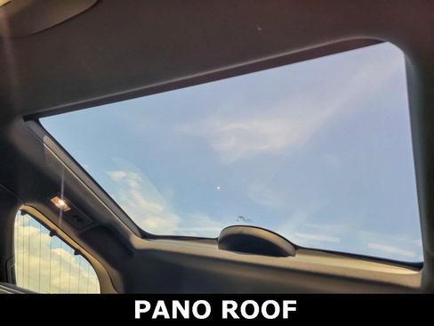 Used 2024 Land Rover Discovery Dynamic SE image 13