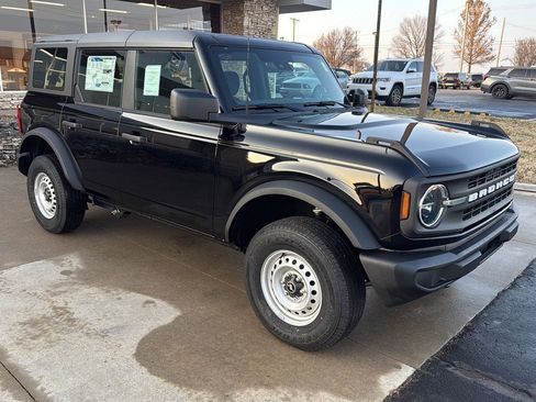 New 2025 Ford Bronco 4-Door image 1