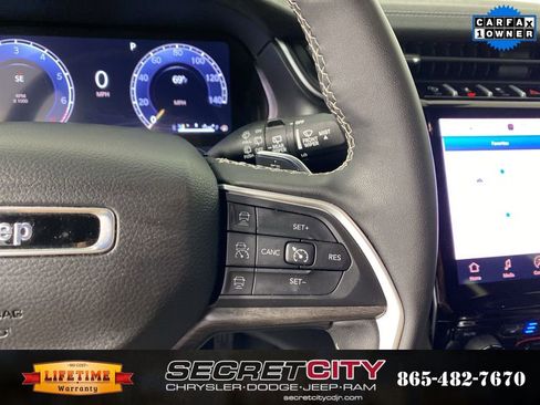 Used 2024 Jeep Grand Cherokee L Limited w/ Luxury Tech Group II image 16
