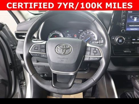 Used 2022 Toyota Highlander XLE image 17