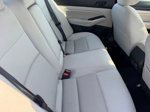 Used 2024 Nissan Altima 2.5 SV FWD image 8