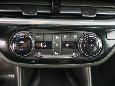 Used 2024 Buick Envista Sport Touring w/ Convenience I Package FWD image 12