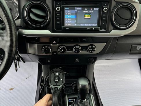 Used 2016 Toyota Tacoma 4x4 Access Cab image 21